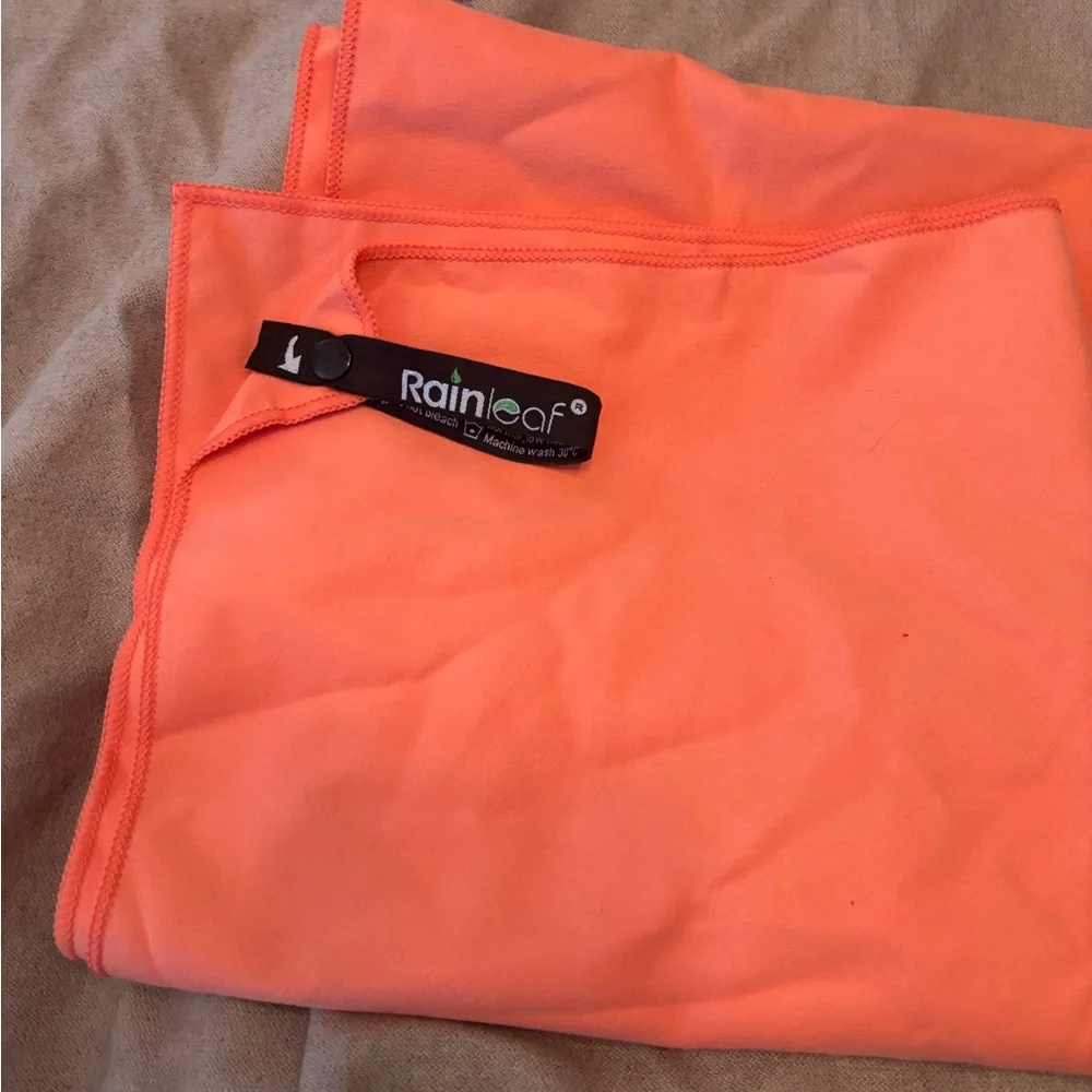 Rainleaf microfiber towel with pouch NEW
